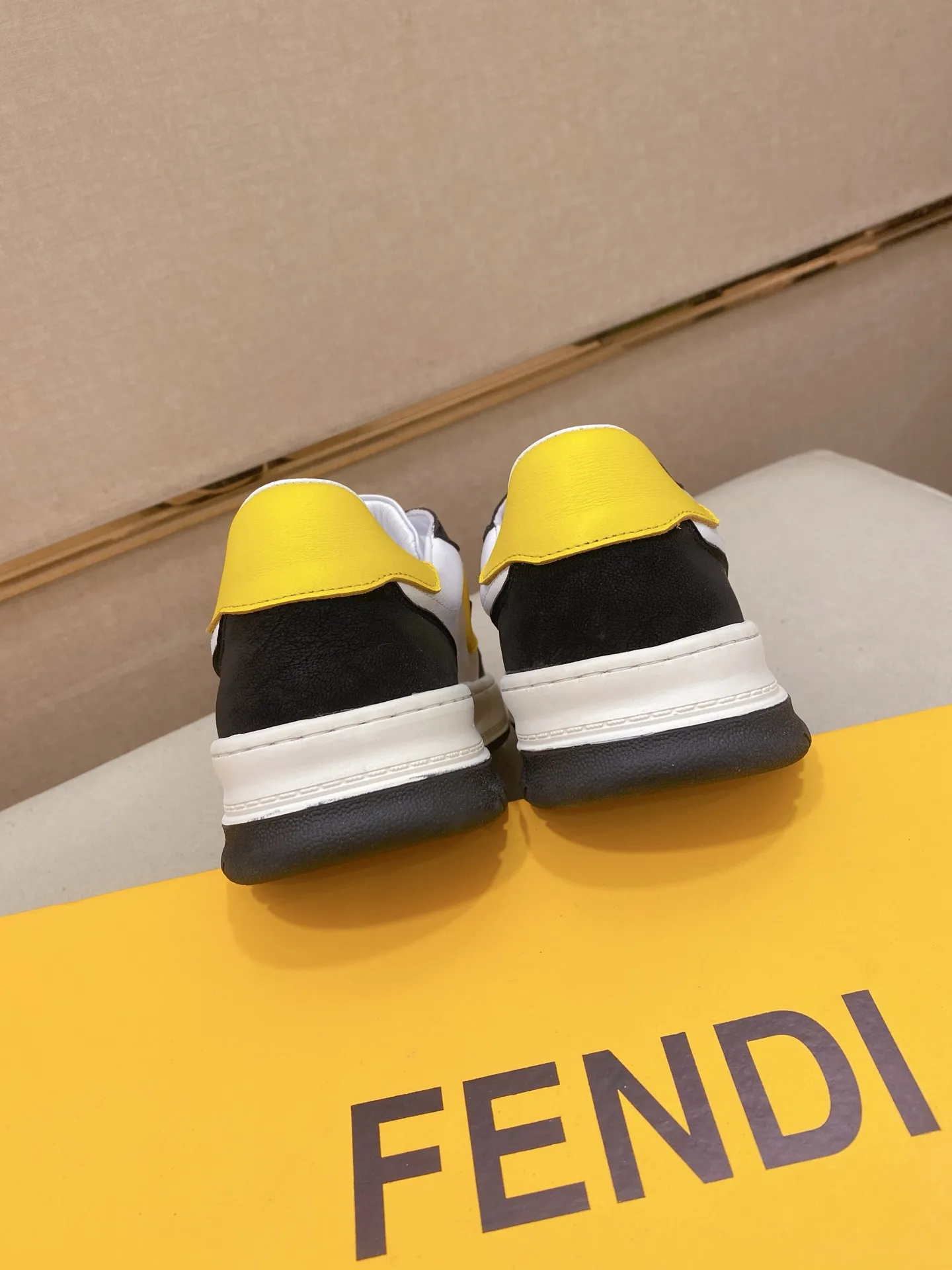 Factory price 380💰 (fendi) New style 👊🏻 upper 🇮🇹 imported cowhide fabric 🇩🇪 lining imported sheepskin lining. The original outsole is molded to highlight the identity of every man, and the upper foot is elegant and stable🚶🏻🚶🏻The high-end custom counters reproduce the original version📯No matter the wind or rain, the shoe last remains unchanged and can withstand the verification of time🔍️,🔵 Size: 38-44
